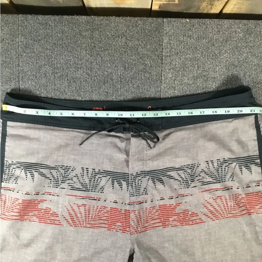 Travis Mathew swim trunks men’s size XL (40-42)
